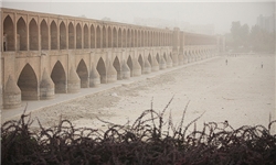گرد و غبار‌ها خشکسالیهای اصفهان را تشدید میکند