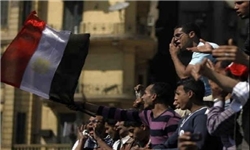 فعالان مصری خواهان اخراج سفیر سعودی شدند/ شلاق وکیل مصری به خاطر شکایت علیه شاه سعودی