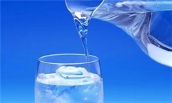 مصرف آب همراه با غذا خطر بروز سرطان معده را افزایش میدهد   