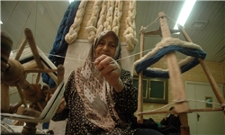 لباس‌های تولیدی صنایع‌دستی کردستان به خانواده‌های بی‌بضاعت اهدا شد