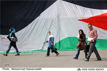 جشن تسخیر سفارت رژیم صهیونیستی مقابل دانشگاه تهران