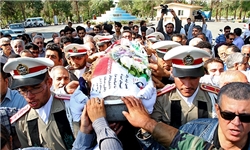 پرچم شهیدان در دست دانش‏آموزان است