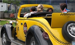 حرکت نمادین خودروهای کلاسیک در فولادشهر