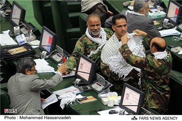 تقدیر از برخی فرماندهان سپاه و ارتش و ایثارگران 8 سال دفاع مقدس در مجلس شورای اسلامی