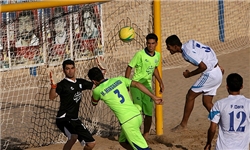 نماینده مازندران در فوتبال ساحلی به داور مسابقه باخت