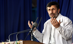 احمدی‌نژاد: ‌ایران سر سوزنی از حقوق هسته‌ای خود عقب‌نشینی نمی‌کند