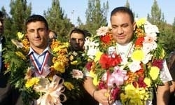 تنها مرد طلایی پرورش اندام ایران وارد کاشان شد