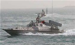 نمایش قایق توقیف شده نیروهای نظامی انگلیس در یادمان والفجر 8