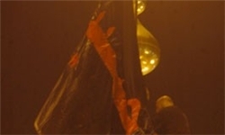 پرچم بارگاه امام حسین(ع) در زرند به اهتزاز در آمد