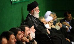 مراسم سوگواری امام حسین(ع) با حضور رهبر انقلاب در حسینیه امام خمینی 