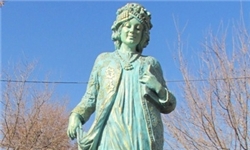 ‌مجسمه «مستوره اردلان» در سنندج پرده‌برداری شد