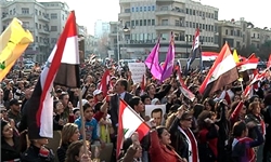 حمایت سوری‌ها از بشار اسد در مقابل بازرسان اتحادیه عرب +فیلم