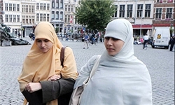 ممنوعیت حجاب در کشور آذربایجان موجب تأسف ماست