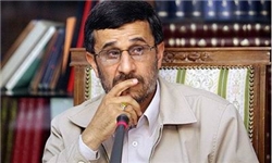 کودکان زلزله‌زده در آغوش احمدی‌نژاد