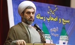 دوری از آمریکا به نفع ملت ایران است