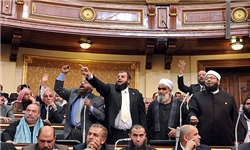 پارلمان مصر به محاصره ارتش و پلیس مصر درآمد