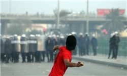 زمین گیر شدن نیروهای سپر جزیره مقابل جوانان بحرینی+فیلم