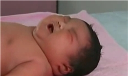 تولد نوزاد پسر در بیمارستان صحرایی شهید افتخاری شاهرود