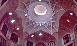 بازار "قیصریه" چشم و چراغ بازارهای اصفهان است