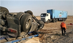 تصادف 2 کامیون در محور یزد ـ اردکان جان سه نفر را گرفت
