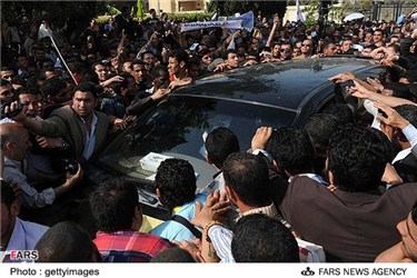 هواداران خیرات الشاطر نامزد ریاست جمهوری مصر پس از نام نویسی در انتخابات