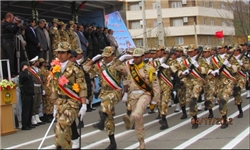 رژه نیروهای مسلح قم در نخستین روز هفته دفاع مقدس