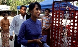 رهبر مخالفان دولت میانمار به دعوت اولاند به فرانسه می‌رود