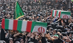خانواده شهدا اسناد زنده و معتبر انقلاب اسلامی‌ هستند