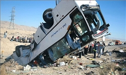 واژگونی اتوبوس یک کشته و 12 مجروح برجای گذاشت