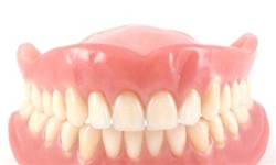 دندان‌های مصنوعی آستانه حس چشایی تلخ و تند را افزایش می‌دهد