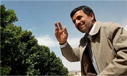 محمود‌ احمدی‌نژاد اصفهان را ترک کرد