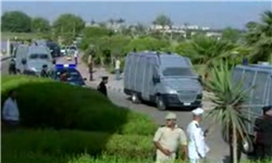 فیلم ورود فرزندان مبارک به دادگاه با خودروهای زرهی