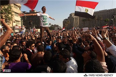 حضور همه گروههای انقلابی در میدان التحریر برای مطالبات انقلاب