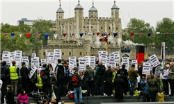 تظاهرات ضدسلطنتی در آخرین روز مراسم سالگرد تاجگذاری ملکه انگلیس + فیلم و عکس