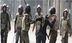 نظامیان ساختمان‌های کلیدی را محاصره کردند/ افزایش حضور مردم در میدان التحریر