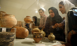 نمایش ظروف مختلف در گنجینه‌ موزه مرکزی آستان قدس رضوی