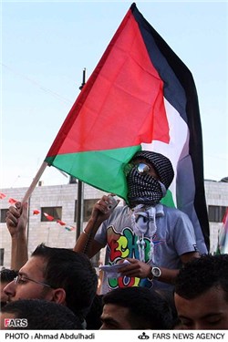 تظاهرات فلسطینی‌ها علیه دیدار محمود عباس با رهبر حزب کارگر رژیم صهیونیستی