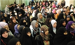 زنان شرکت کننده در اجلاس بیداری اسلامی به زیارت حرم امام رضا(ع) رفتند
