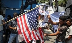 تظاهرات مردم غزه در اعتراض به قتل‌عام مسلمانان میانمار/ پرچم آمریکا به آتش کشیده شد