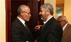 دیدار مشعل با رهبر اخوان‌المسلمون و دبیرکل سازمان همکاری اسلامی در قاهره
