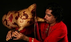 استاد «خرم» بر جهانی شدن موسیقی محلی بوشهر تاکید داشت