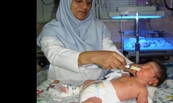 شیر مادر اصل مهمی در تأمین سلامت کودکان است