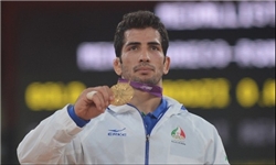 امید نوروزی مدال طلای المپیک خود را به موزه آستان قدس رضوی اهدا کرد