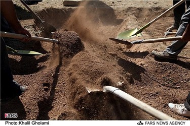 دفن جانباختگان زلزله در روستاهای ورزقان