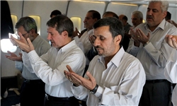 رئیس‌جمهور نماز مغرب و عشا را در ناوشکن جماران خواند
