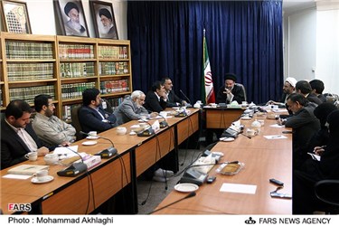 دیدار اعضای شورای مرکزی جمعیت رهپویان انقلاب با آیت الله حسینی بوشهری در قم