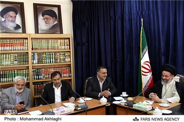 دیدار اعضای شورای مرکزی جمعیت رهپویان انقلاب با آیت الله حسینی بوشهری در قم
