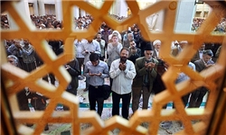 آذربایجانی‌ها با اقامه نماز ظهر عاشورا حماسه بیعت را تصویر کردند