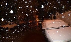 امدادرسانی نیروهای هلال احمر یزد به خودروهای گرفتار در برف و کولاک