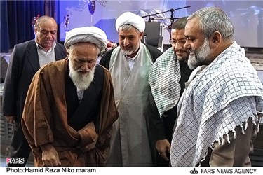 حضور آیت الله حائری شیرازی و سردار نقدی در همایش عفاف و حجاب در اصفهان